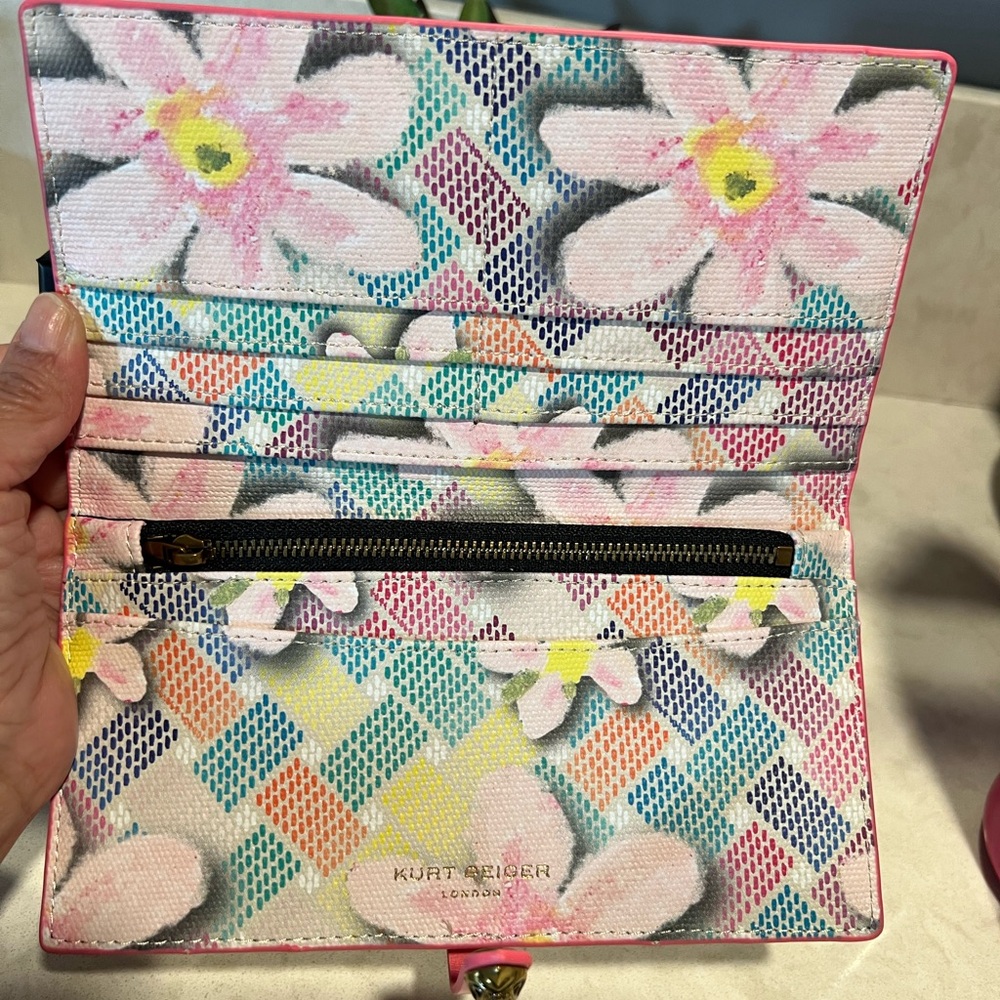 Kurt Geiger London Floral Wallet - Picture 4 of 5